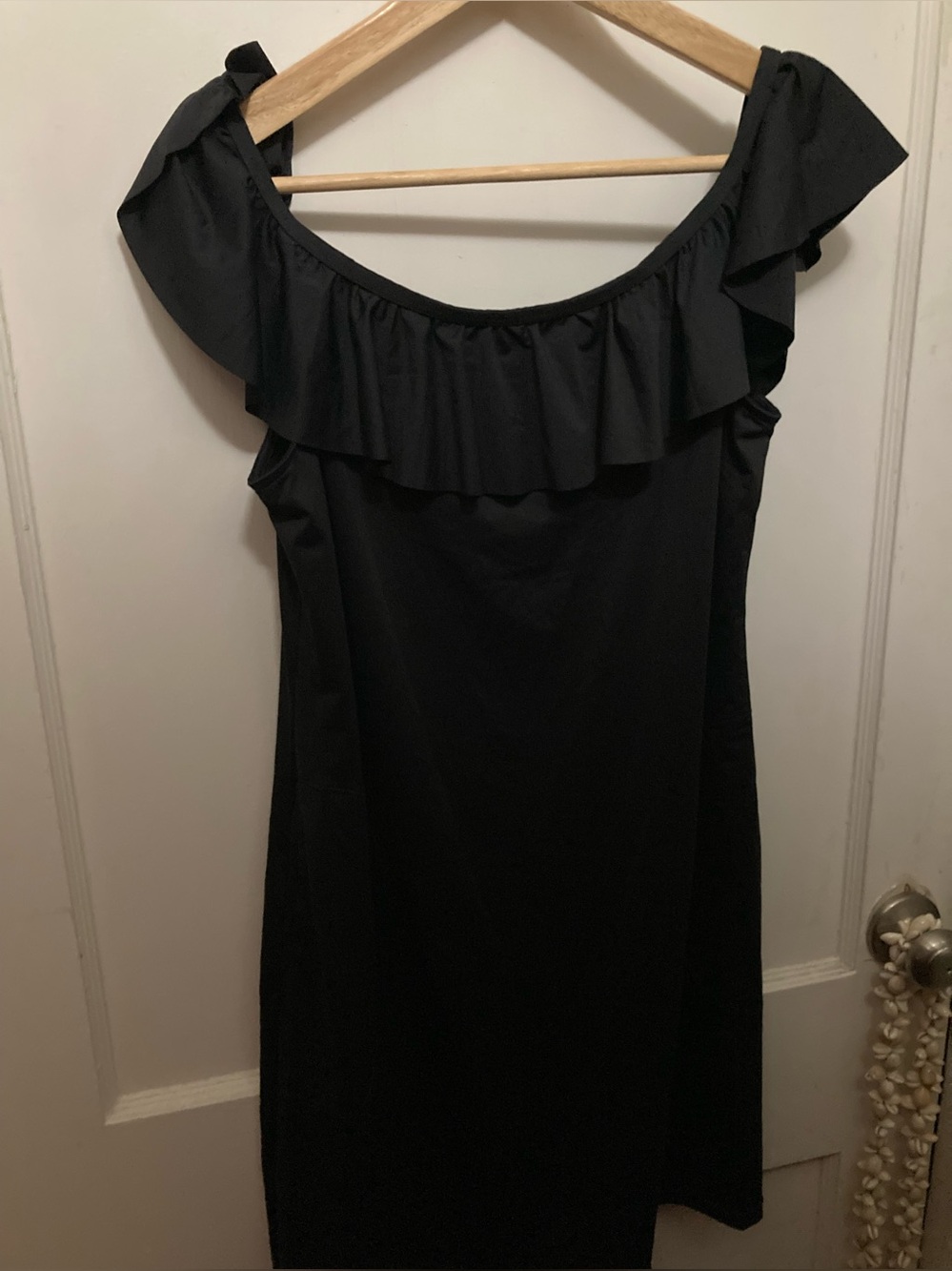 Tommy Bahama Black medium EUC Ruffle beach dress cover-up with pocket